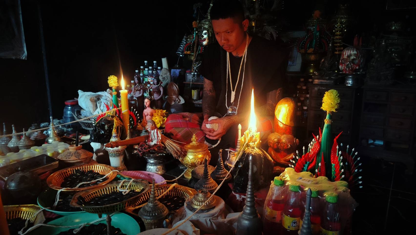 ขุนแผนอุ้มนางจอมเวทย์สายดำ ขุนแผนรุ่น 1 ตะกรุดทองแดง สำนักคนเลี้ยงผี สร้างมีนาคม 2568