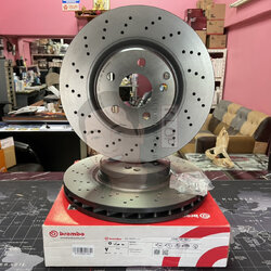 D09 9825 11 จานเบรก-หน้า เจาะรู(ยี่ห้อBrembo รุ่น HC UV Dr) BENZ R230 SL280,C219 CLS ปี2006-