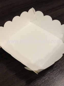 ถาดกระดาษ สีขาว 6x6 นิ้ว ขอบหยัก ( เคลือบ1ด้าน )