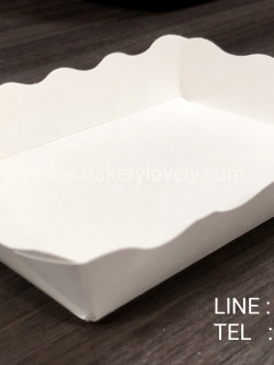 ถาดกระดาษสีขาว 10x14.5x2.5 cm ขอบหยัก ( เคลือบนอก )