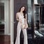 จั้มสูทขายาวสีเบจ แต่งผ้าด้านหน้าสีชมพูเพิ่มดีเทล