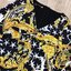 Versace Dress :: เดรสคอวีตัวสั้นสุดเซ็กซี่ ช่วงอกจับจีบแขนยาว