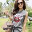 *พร้อมส่ง*Korea Style เสื้อยืดคอกลม แขนกุด ลายปากปักเลื่อม